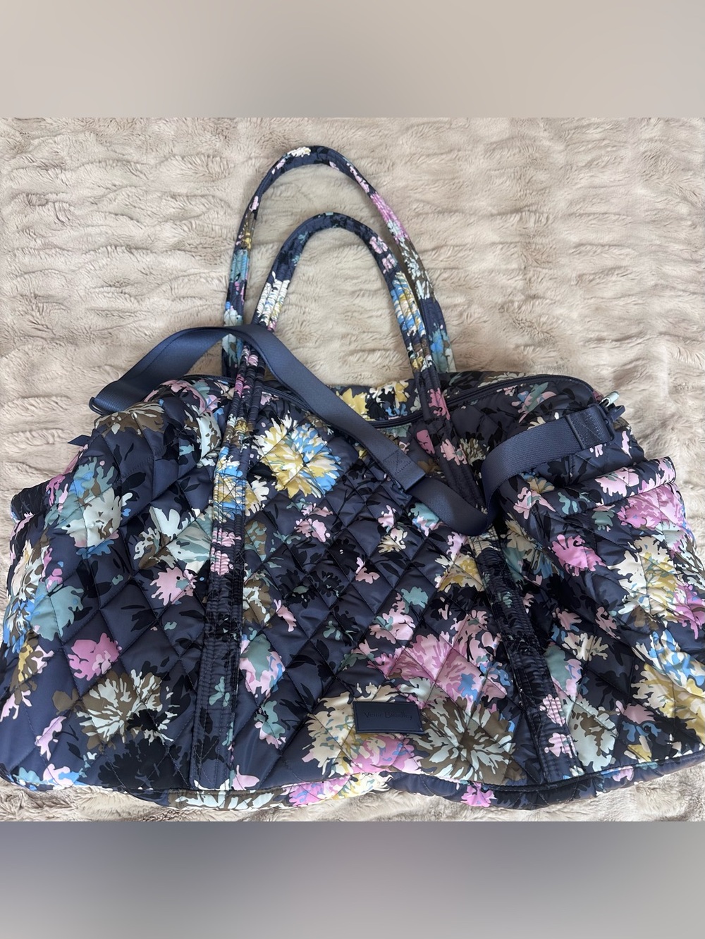Vera Bradley XL Performance Twill Waterproof Duffle –Navy Floral - Picture 3 of 3